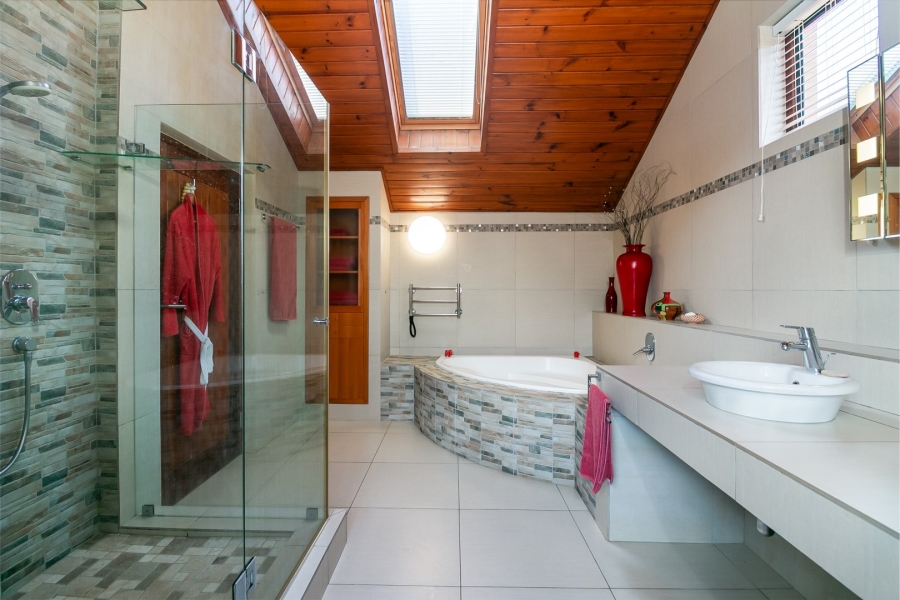 6 Bedroom Property for Sale in Pezula Golf Estate Western Cape